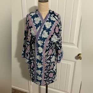 Floral cumono type topper with side slit and medium size sleeves